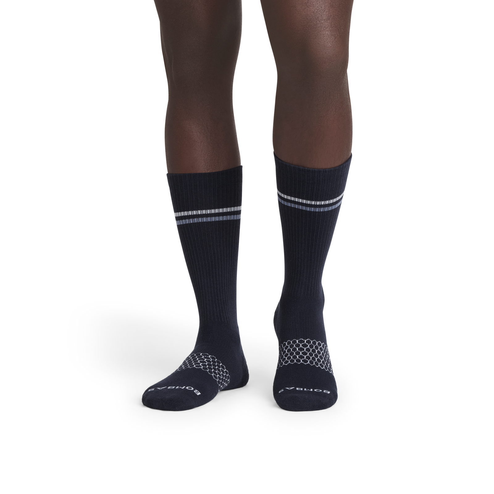 official-bombas::10066-midnightnavy-adult-male-onmodel-2-transparent.png