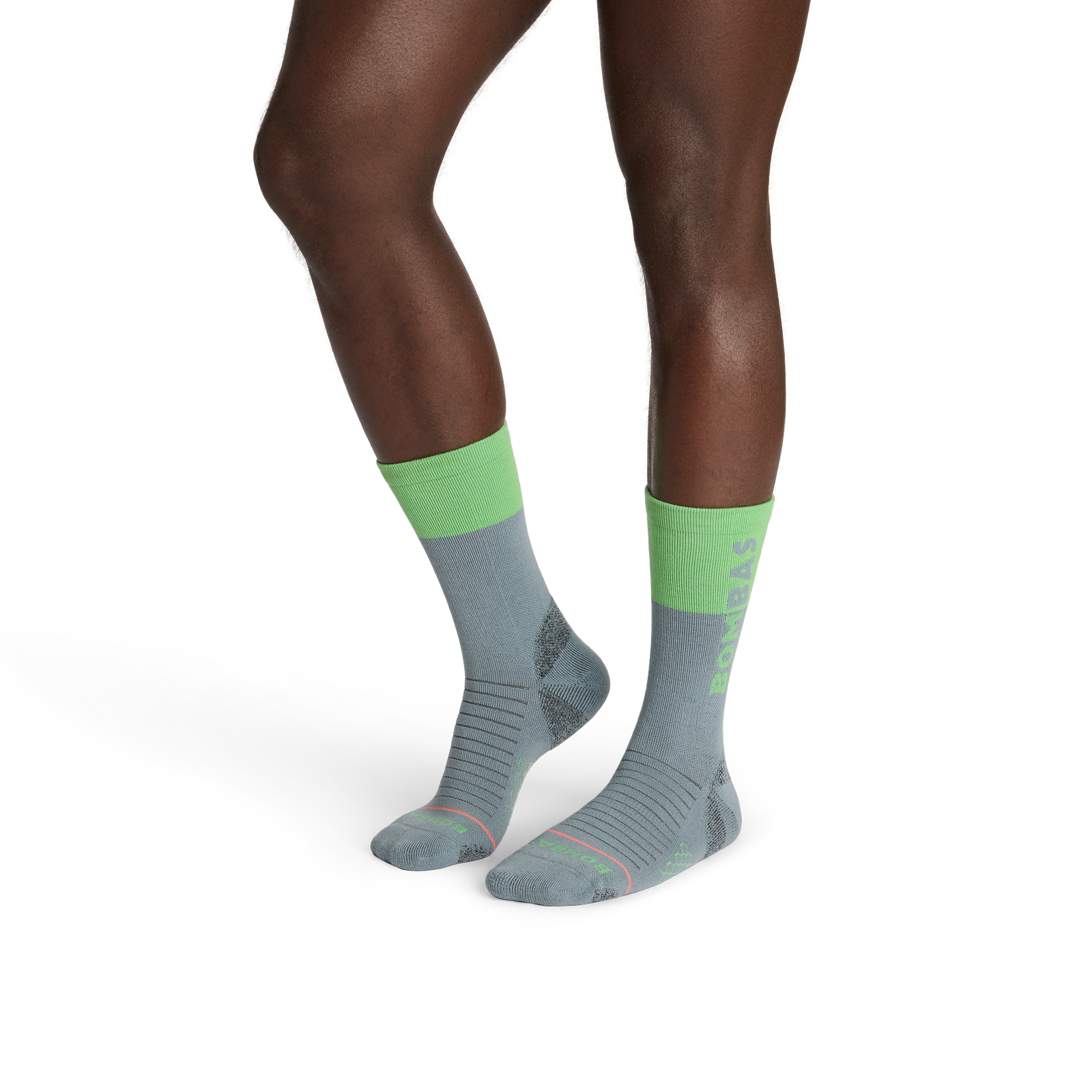 official-bombas::9719-seastorm-adult-male-onmodel-2-transparent-_1_.png