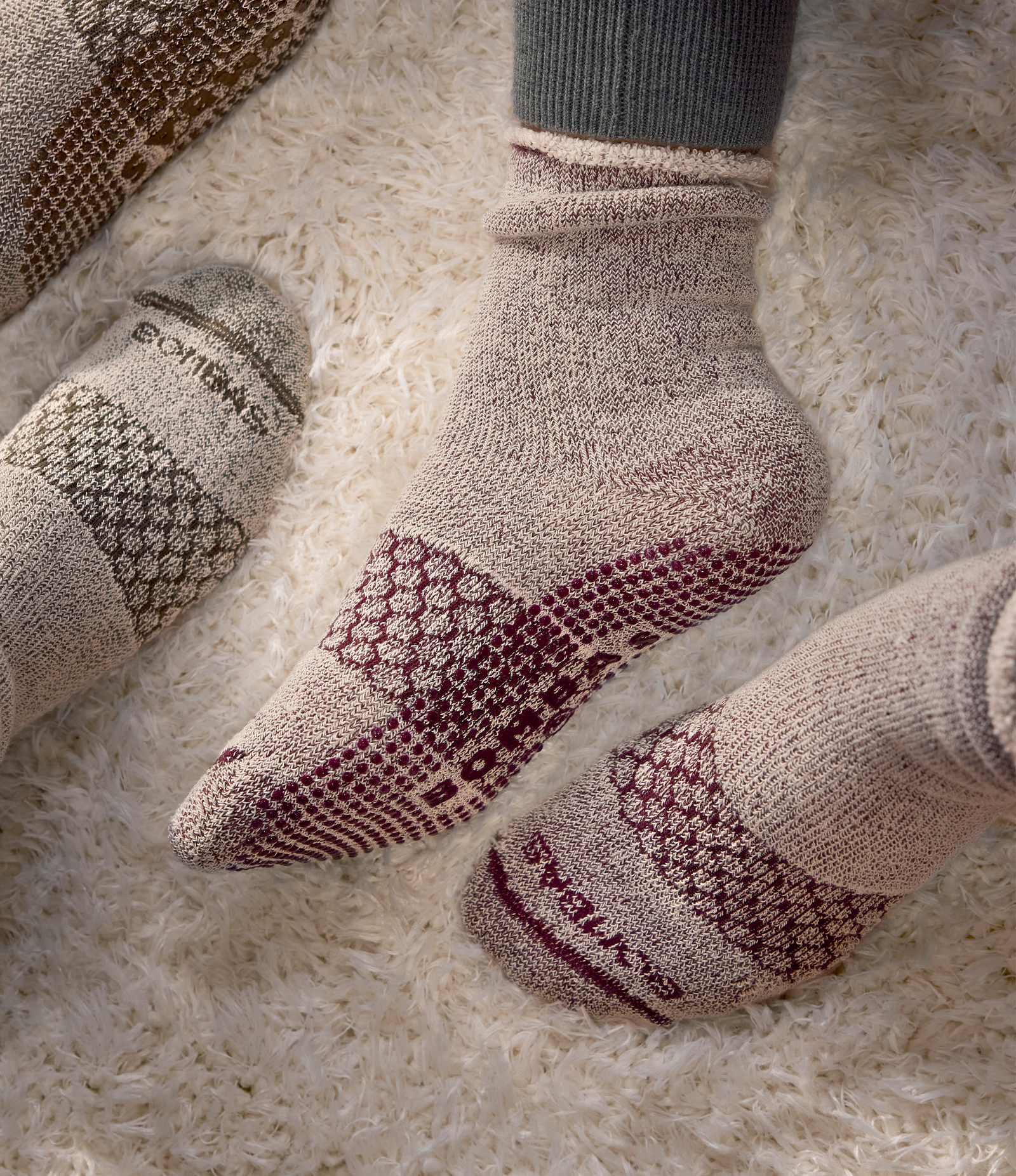 official-bombas::9805-burgundy-adult-unisex-onmodel-0-transparent.png