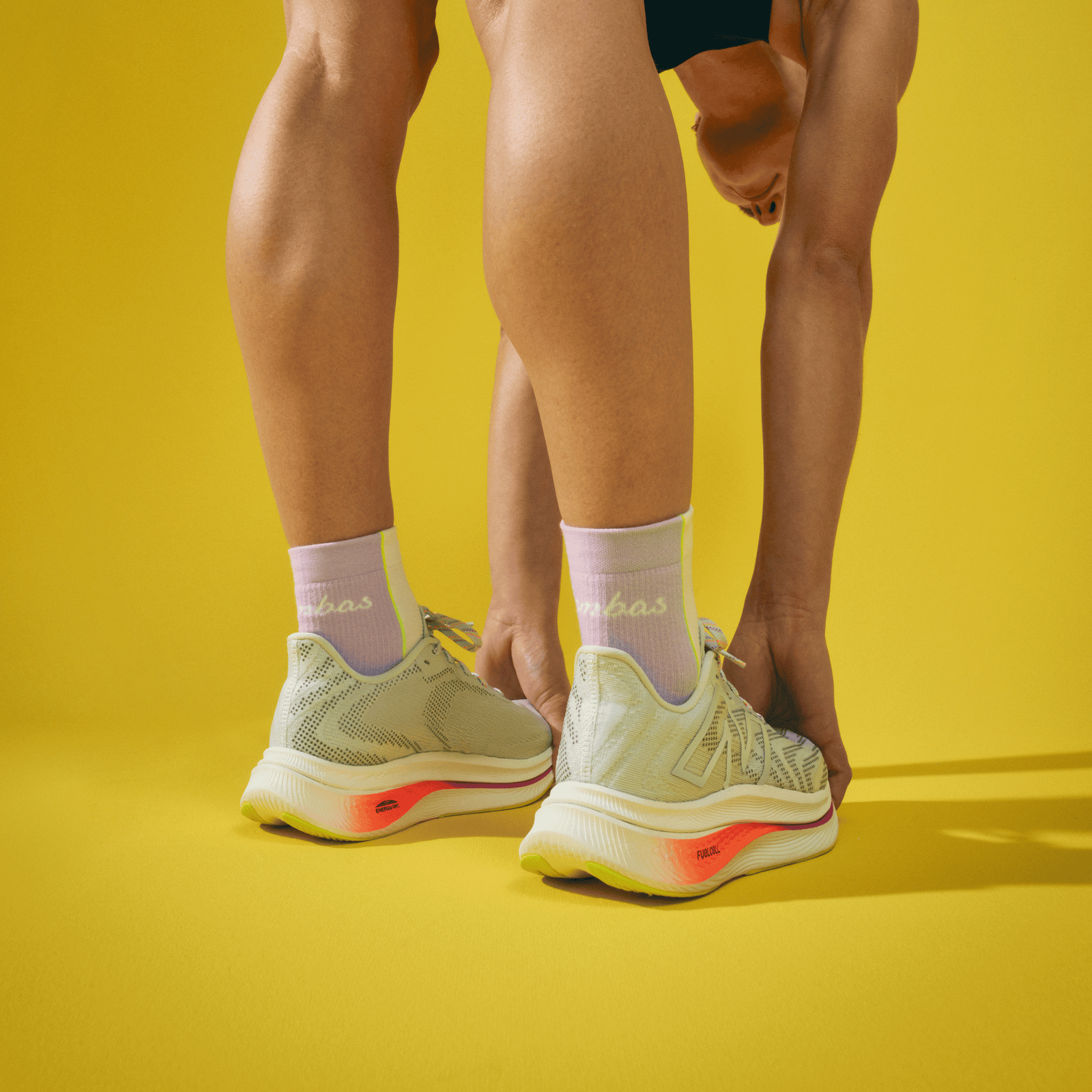 official-bombas::w-running-quarter-lifestyle-transparent.png