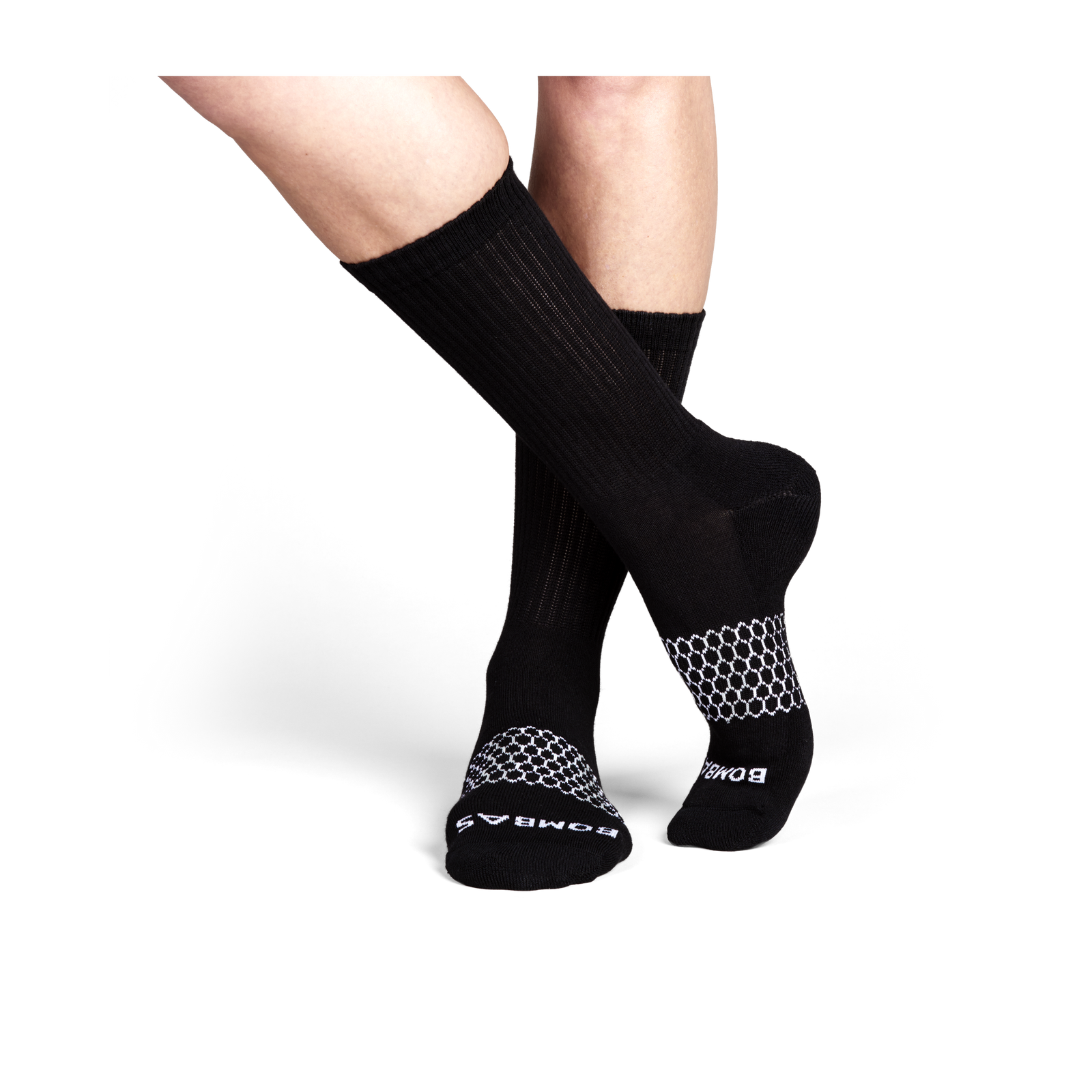 official-bombas::black-onmodel-2-transparent_69c4c4ed-21a4-4be1-9db9-0247d4a8e1e0.png