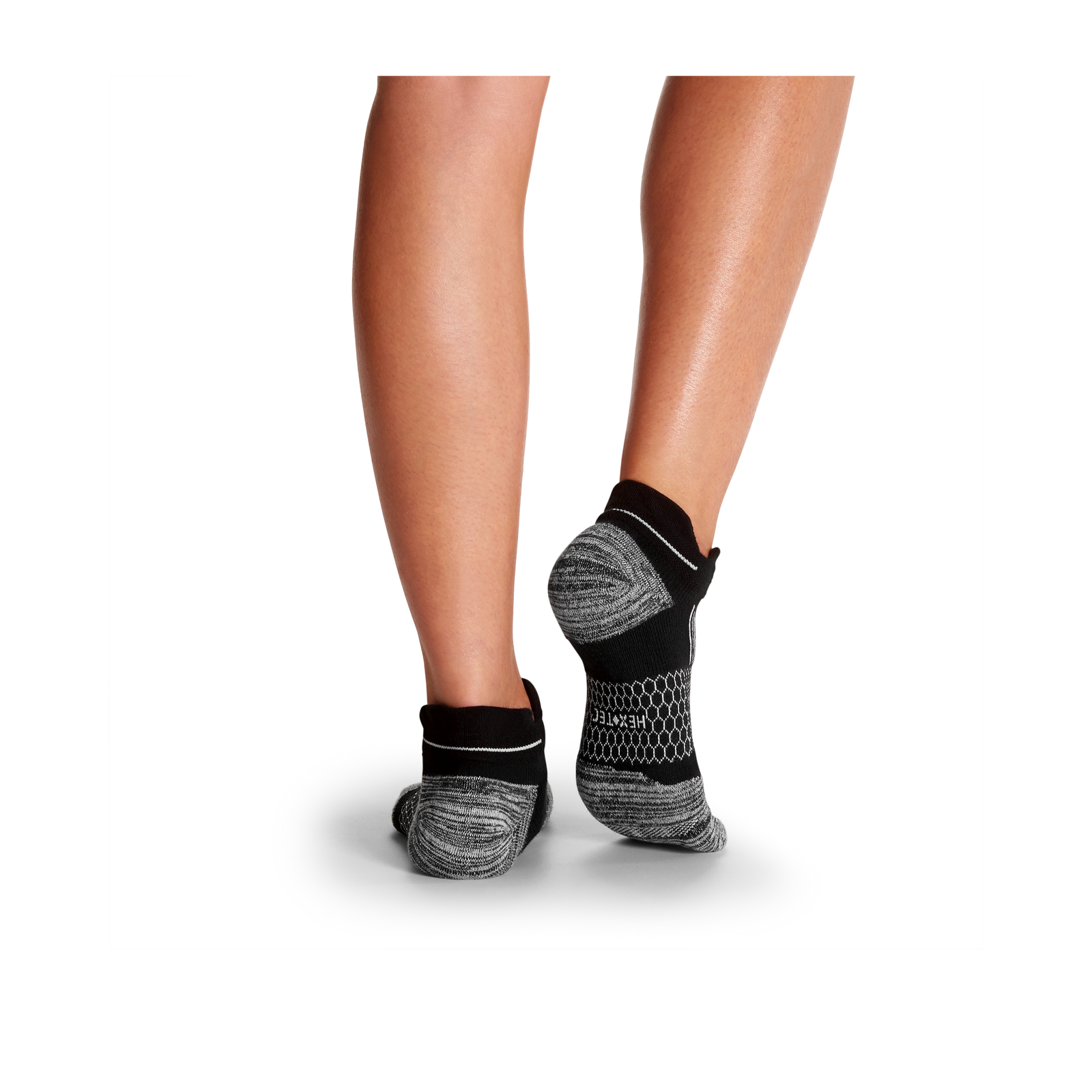 official-bombas::black-onmodel-3-transparent_313792dd-04b7-4554-959b-18c956a420cc.png